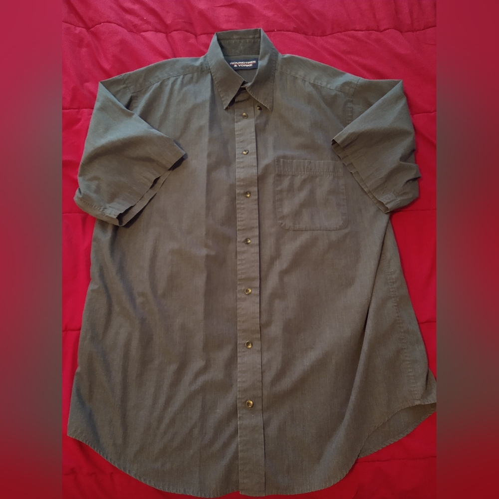 Roundtree & Yorke button down shirt sleeve